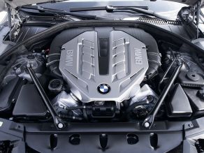 Die neue BMW 7er Reihe - BMW 750Li - V8 Ottomotor mit Twin Turbo und High Precision Injection