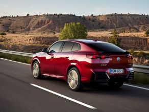 BMW iX2 xDrive30