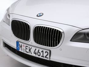 BMW 7er 12-Zylinder, Niere mit breiterem Chromrahmen
