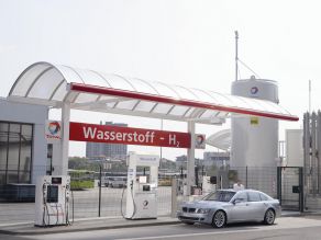 BMW Hydrogen 7 - Wasserstoff-Tankstelle der CEP in Berlin