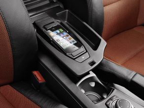 BMW 135i Coupé - iPhone snap-in adapter