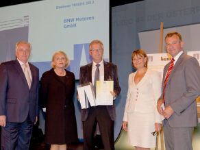 Bundesminister Rudolf Hundsdorfer, Anna-Maria Hochhauser (WKÖ), Gerhard Wölfel (BMW Motoren GmbH), Herta Stockbauer (BKS Bank AG), Peter Koren (Industriellenvereinigung) (v.l.n.r)