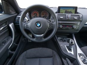Achtgang-Sport-Automatik Getriebe mit Launch Control im BMW M135i