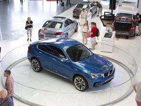 BMW Concept X4 in der BMW Welt