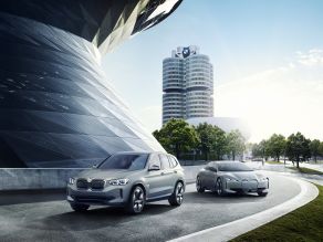 BMW Concept iX3 und BMW i Vision Dynamics