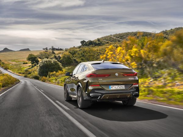 BMW X6 M50i