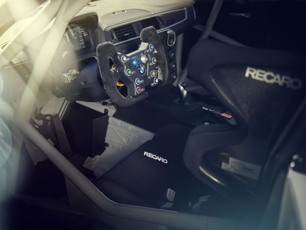 BMW M2 CS Racing