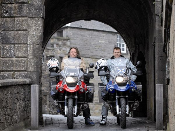 Ewan McGregor und Charley Boorman beim Start in England auf der BMW R 1200 GS