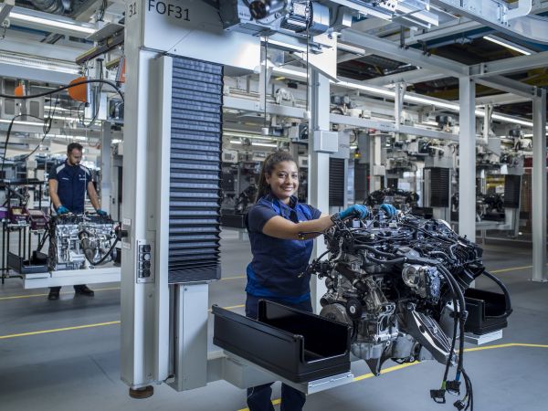 Neues Montageband für Benzinmotoren im BMW Group Werk Steyr