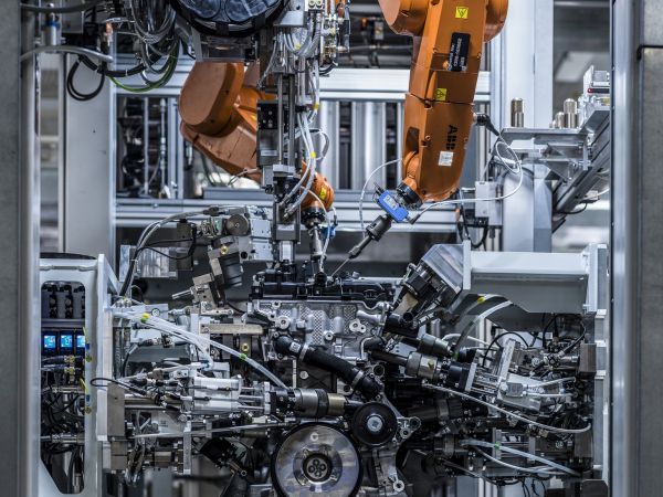 Neues Montageband für Benzinmotoren im BMW Group Werk Steyr