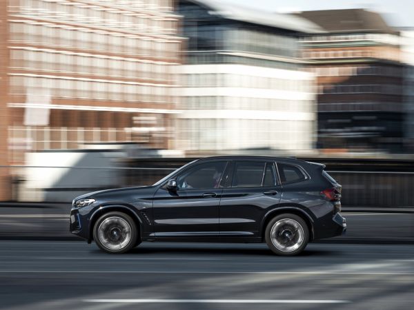 BMW iX3