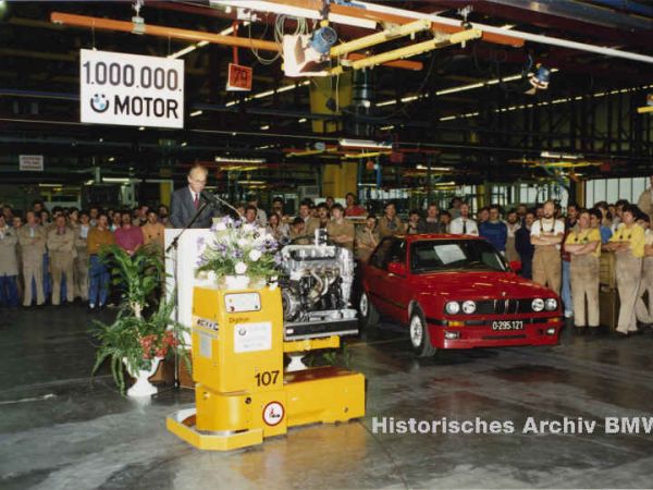 9.11.1989, der einmillionste Motor, ein Vierzylinder-Vierventiler (M42)
