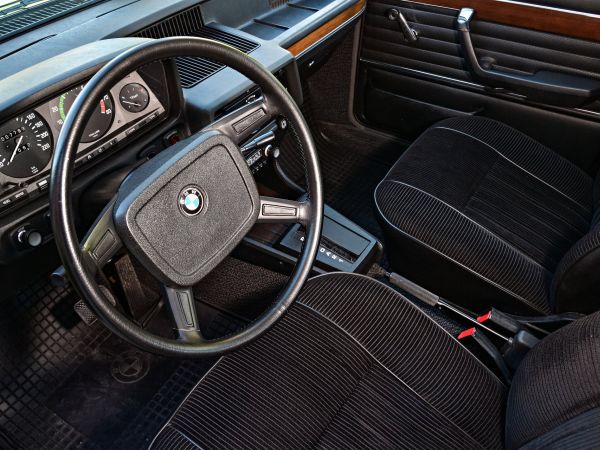 BMW 528
