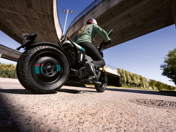 BMW CE 02
