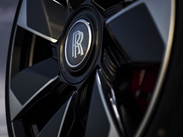 Rolls-Royce La Rose Noire Droptail