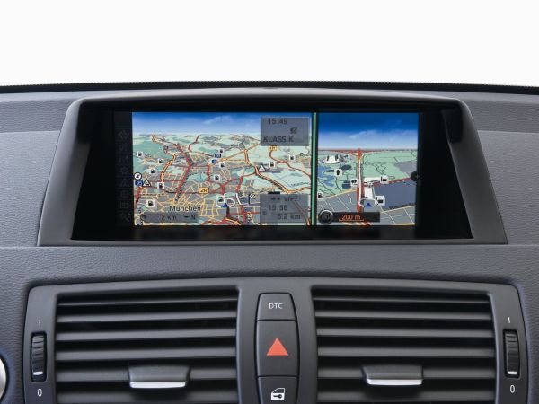 Der BMW 1er - Das neue BMW Navigation System Professional mit Splitscreen Darstellung
