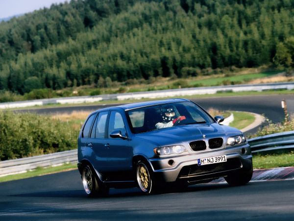 Hans-Joachim Stuck im BMW X5 Le Mans Experimentalfahrzeug