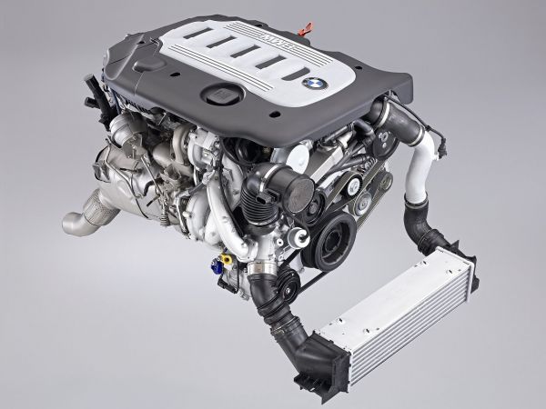 6-Zylinder Dieselmotor mit Variable Twin Turbo Technologie, Piezo-Einspritzung, Aluminium Kurbelgehäuse