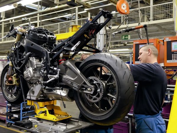 Produktion der BMW S 1000 RR im BMW Motorrad Werk Berlin