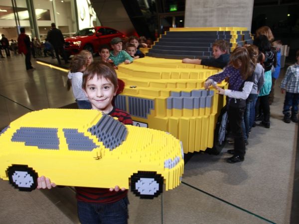 BMW X1 aus Lego in der BMW Welt