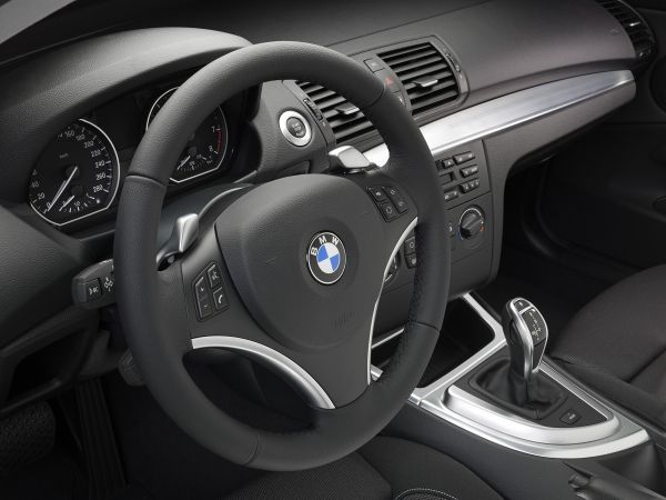 Vorwahlhebel für Siebengang-Doppelkupplungsgetriebe mit Sport-Automatik