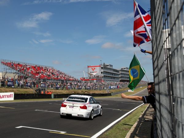 Andy Priaulx - BMW Team RBM - BMW 320si