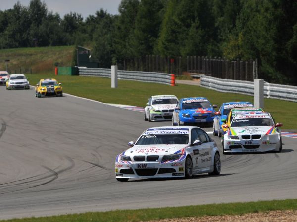 Andy Priaulx - BMW Team RBM und Colin Turkington - ebay Motors - BMW 320si