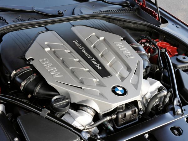 BMW 650i TwinPower Turbo - BMW 8-Zylinder Benzinmotor