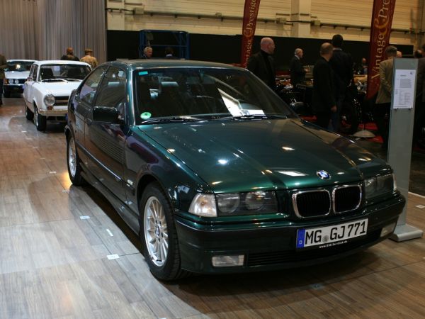 BMW 323ti compact