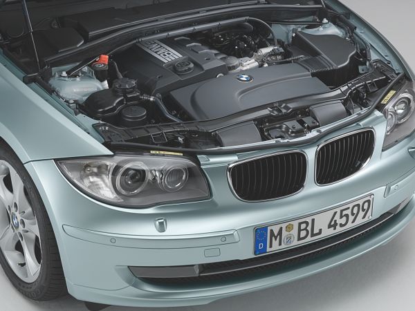 BMW 120i - 3-Türer - Motorraum