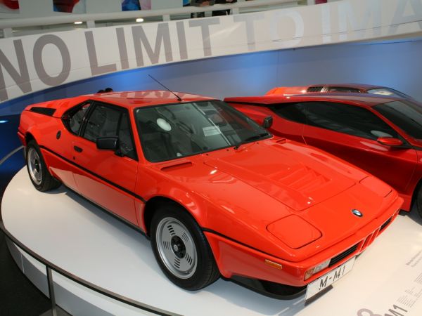 BMW Museum: Rhapsodie in Orange