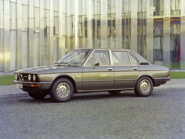 BMW 5er (E12)