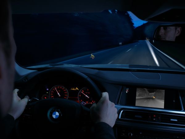 BMW Connected Drive: Night Vision mit Dynamic Light Spot und Tiererkennung