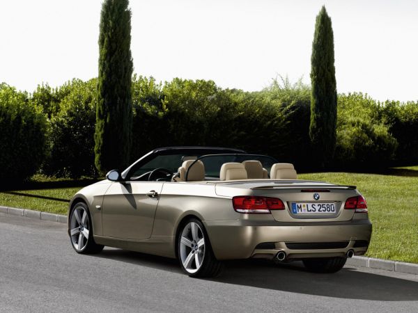 BMW 3er Cabrio - Aerodynamikumfänge, Leichtmetallräder Sternspeiche 230, weiße Blinkleuchten, Heckspoiler