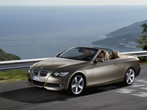 BMW 3er Cabrio - Aerodynamikumfänge, Leichtmetallräder Sternspeiche 199, weiße Blinkleuchten, Heckspoiler, Windschott