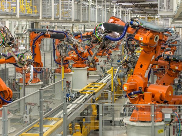 Karosseriebau im VDL Nedcar Werk in Born