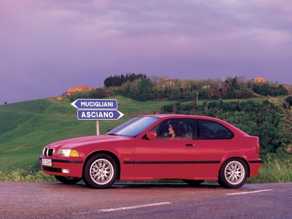 BMW 323ti compact