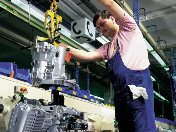 BMW Werk Berlin - Montage Boxermotoren