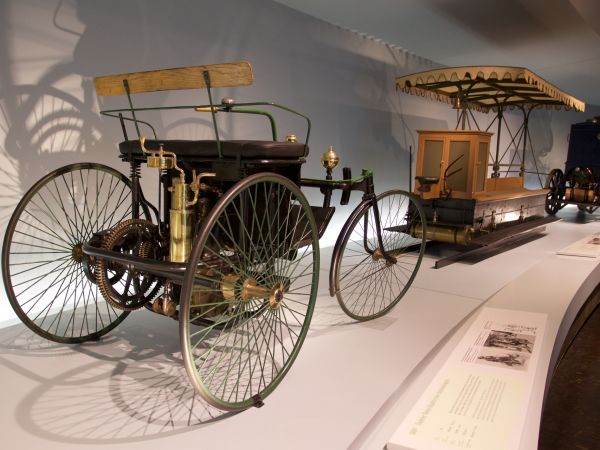 Daimler Motor-Quadricycle Stahlradwagen (1889)
