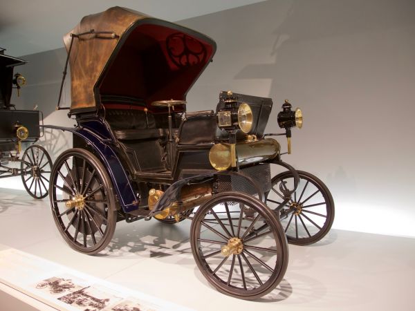 Daimler Riemenwagen Vis-à-Vis (1896)