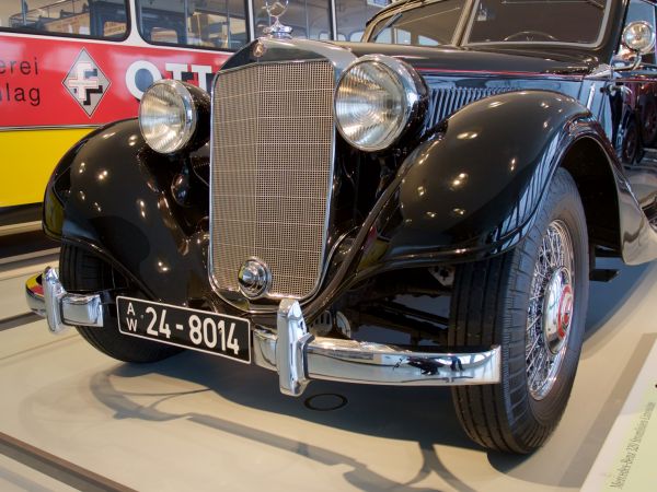 Mercedes-Benz 320 Stromlinien-Limousine (1939)