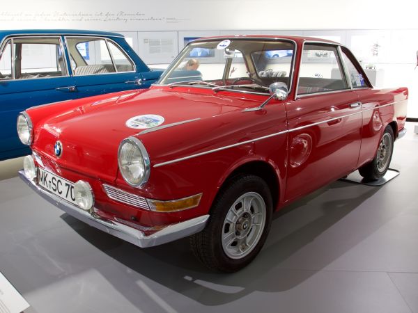 BMW 700