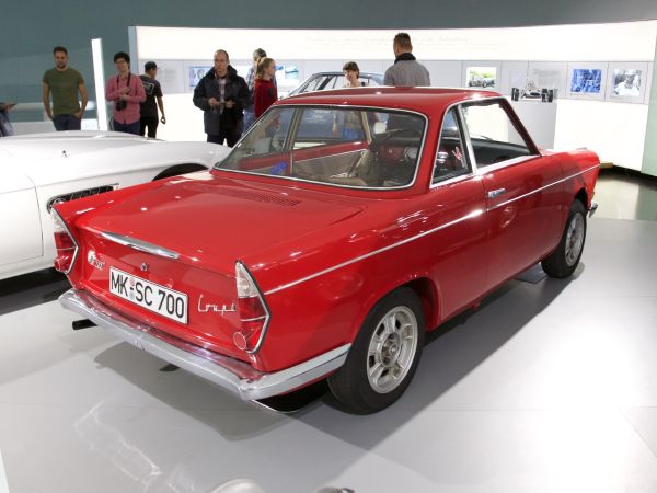 BMW 700