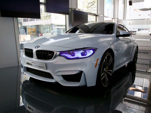 BMW M4 Concept Iconic Lights - BMW Lenbachplatz