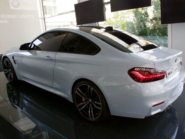 BMW M4 Concept Iconic Lights - BMW Lenbachplatz