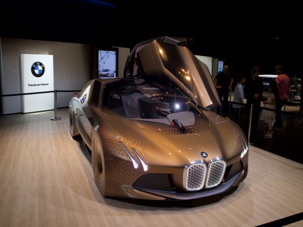 BMW VISION NEXT 100