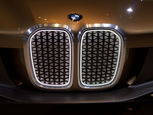 BMW VISION NEXT 100