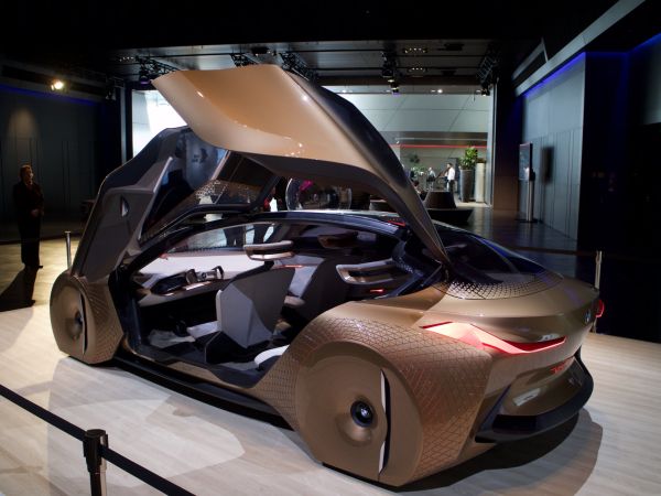 BMW VISION NEXT 100