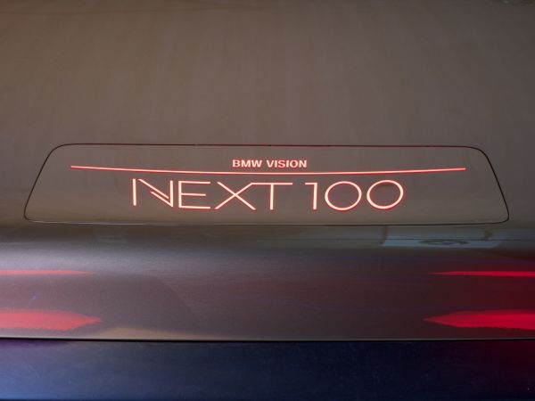 BMW VISION NEXT 100