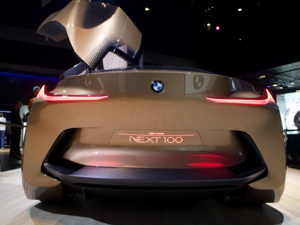 BMW VISION NEXT 100